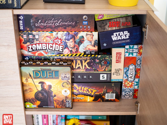 Nuestra colección de juegos de mesa y camisetas relacionadas